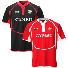 Load image into Gallery viewer, NEW MEN&#39;S &#39;NEW COOLDRY&#39; CYMRU WELSH FEATHERS/DRAGON COLLARED RUGBY T SHIRT
